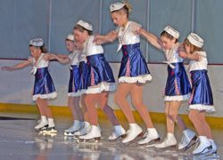 Synchronized Skate Team. Photo by Kaitlyn McAvoy, Pinedale Roundup.