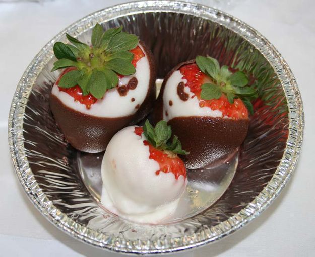 Chocolate covered strawberries. Photo by Dawn Ballou, Pinedale Online.