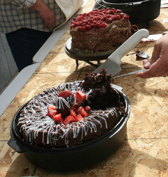 Dutch Oven desserts. Photo by Dawn Ballou, Pinedale Online.