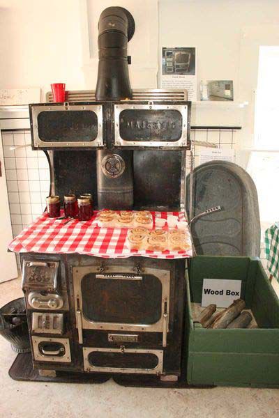 Kitchen cook stove. Photo by Dawn Ballou, Pinedale Online.