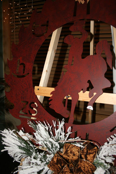 Detail of GRVM wreath. Photo by Dawn Ballou, Pinedale Online.