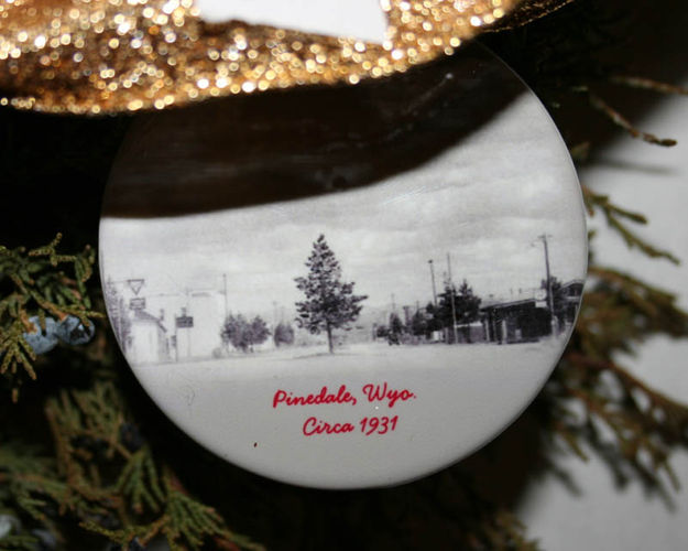Pinedale ornament. Photo by Dawn Ballou, Pinedale Online.