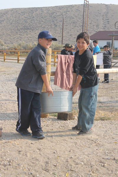 Takes two to carry it. Photo by Dawn Ballou, Pinedale Online.