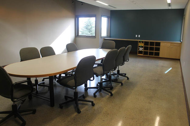 Smaller conference room. Photo by Dawn Ballou, Pinedale Online.