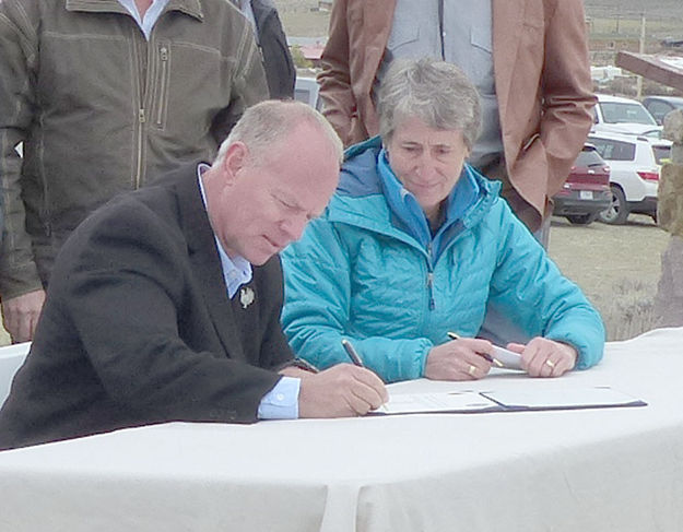 Signing. Photo by Dawn Ballou, Pinedale Online.