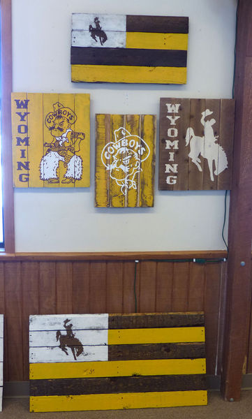 Wyoming wall plaques. Photo by Dawn Ballou, Pinedale Online.