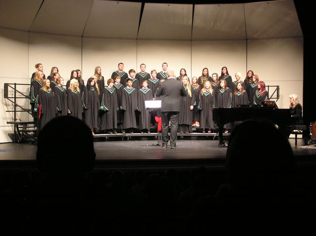 Pinedale High School Choir. Photo by Bob Rule, KPIN 101.1FM Radio.