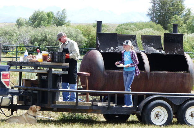 Cooking the beef. Photo by Dawn Ballou, Pinedale Online.
