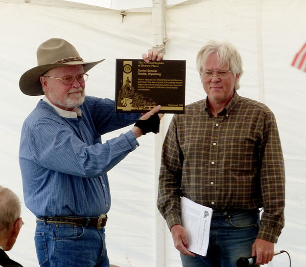National Register Plaque. Photo by Dawn Ballou, Pinedale Online.