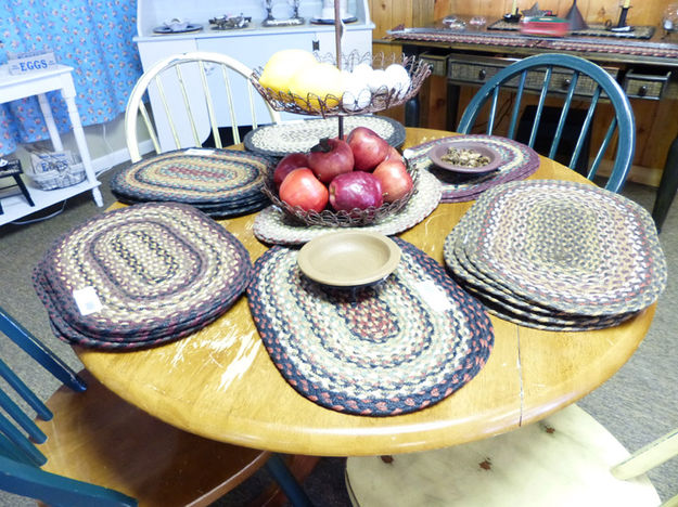 Table & Braided Placemats. Photo by Dawn Ballou, Pinedale Online.