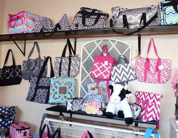 Totes. Photo by Dawn Ballou, Pinedale Online.
