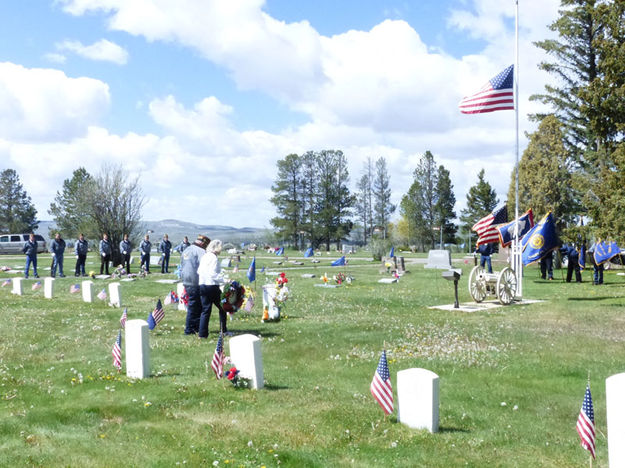 American Legion Wreath. Photo by Dawn Ballou, Pinedale Online.
