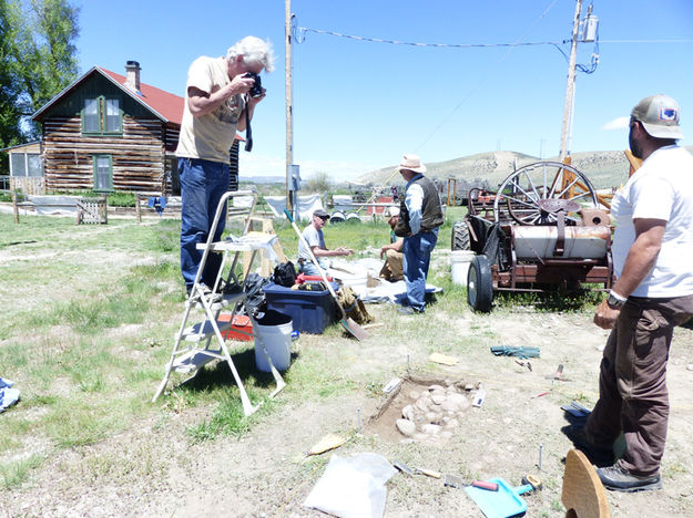 Photographing. Photo by Dawn Ballou, Pinedale Online.