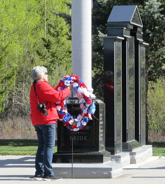 Memorial Wreath. Photo by Pinedale Online.