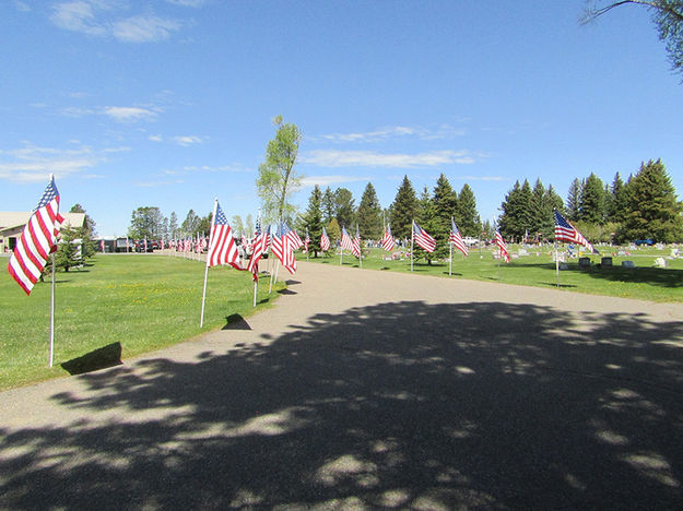 Flags. Photo by Pinedale Online.