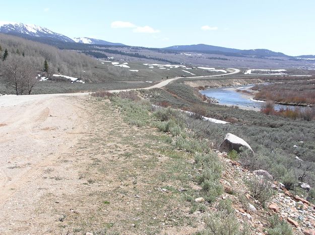 Green River and main road. Photo by Pinedale Online.