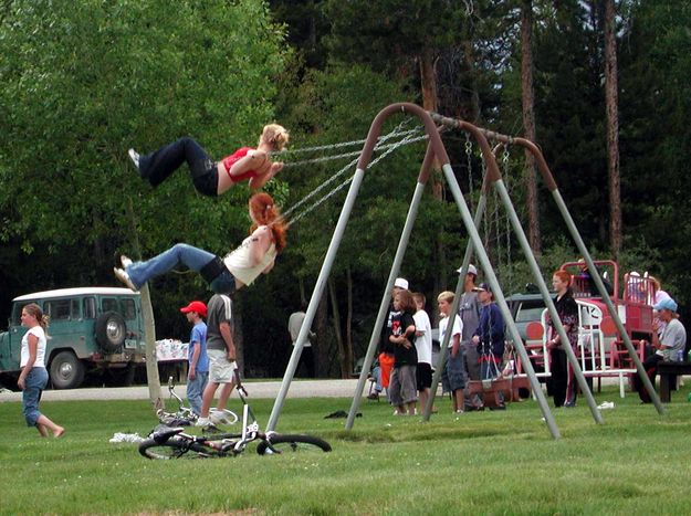 Swinging high. Photo by Pinedale Online.