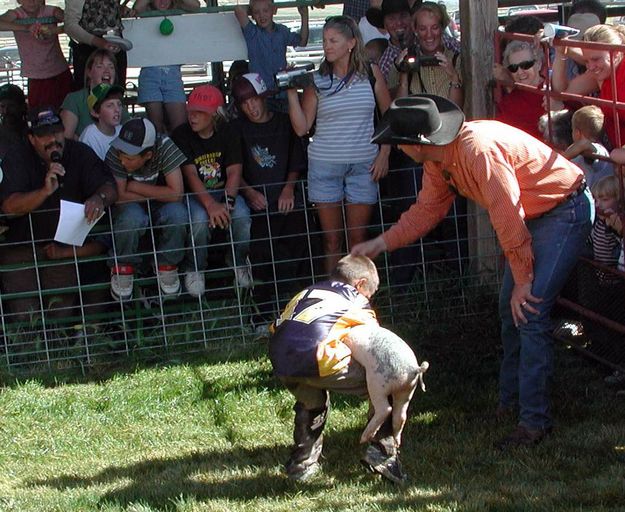 Greased Pig Winner. Photo by Pinedale Online.