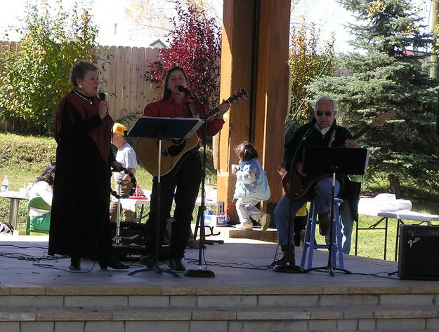 George and the Daniel Chicks. Photo by Pinedale Online.