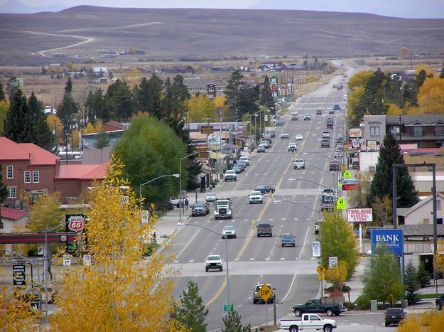 Pine Street traffic. Photo by Pinedale Online.