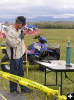 Announcing the race. Photo by Pinedale Online.