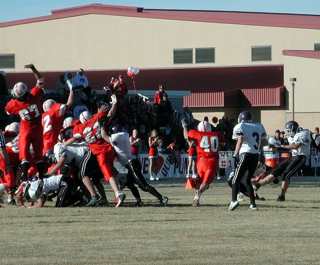 Buffalo Field Goal. Photo by Pinedale Online.