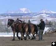 Warming up the team. Photo by Pinedale Online.