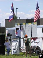 Keeping Track. Photo by Dawn Ballou, Pinedale Online.