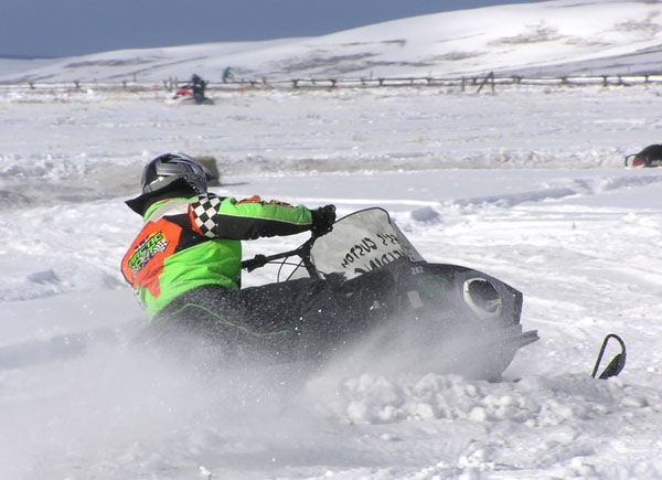 Getting into the turn. Photo by Pinedale Online.