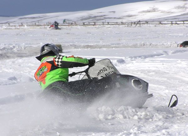 Getting into the turn. Photo by Pinedale Online.