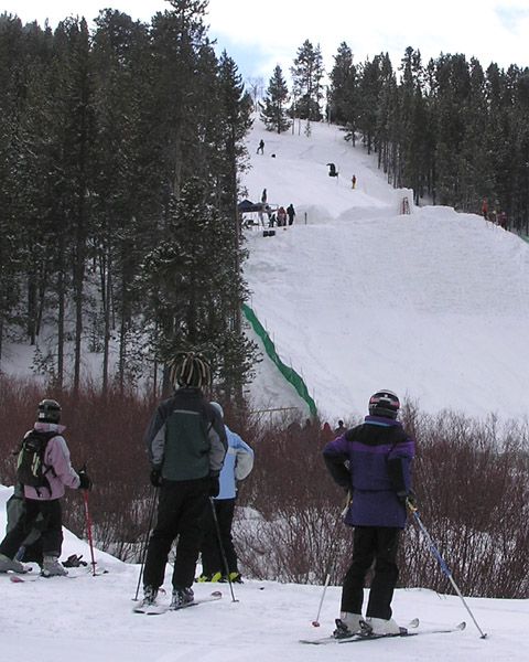 Watching from the base. Photo by Dawn Ballou, Pinedale Online.