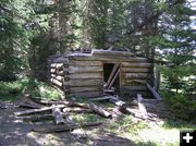 Tie hack cabin. Photo by Dawn Ballou, Pinedale Online.