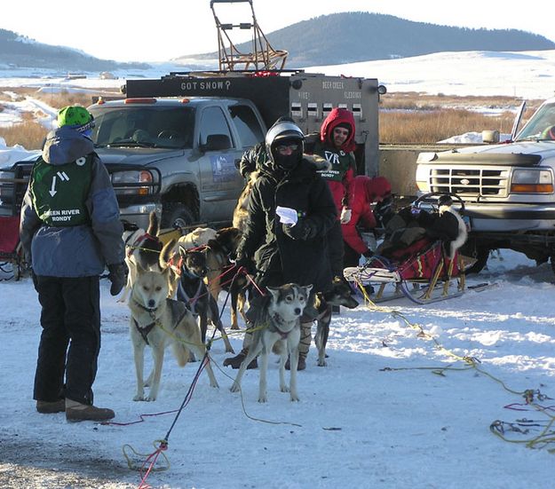 Getting Ready for the Race. Photo by Dawn Ballou, Pinedale Online.