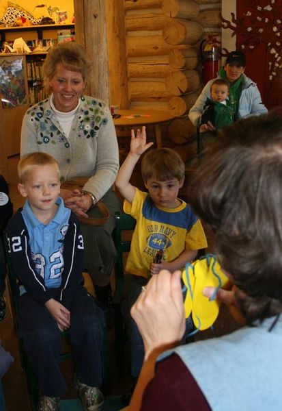 Story hour. Photo by Pam McCulloch, Pinedale Online.