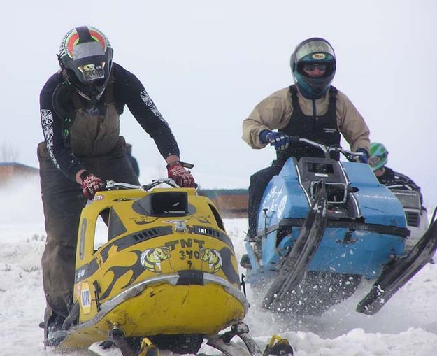 Close Race. Photo by Dawn Ballou, Pinedale Online.