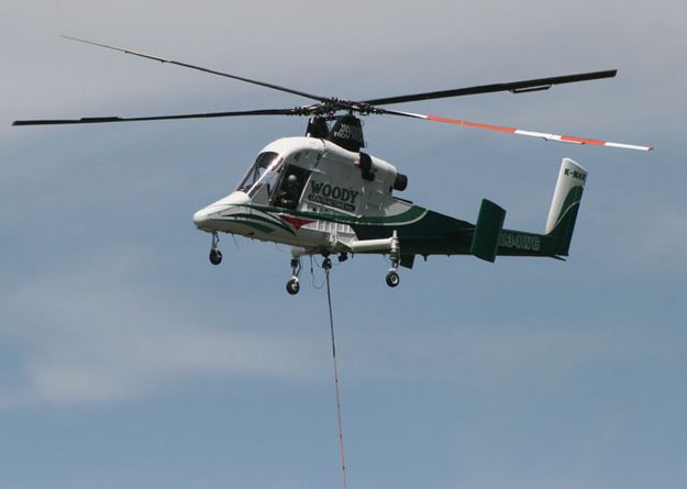 Woody Contracting helicopter. Photo by Dawn Ballou, Pinedale Online.