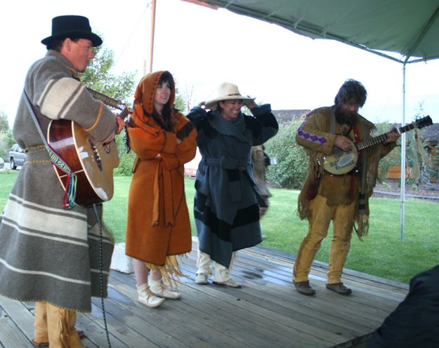 Sing-A-Long. Photo by Pam McCulloch, Pinedale Online.