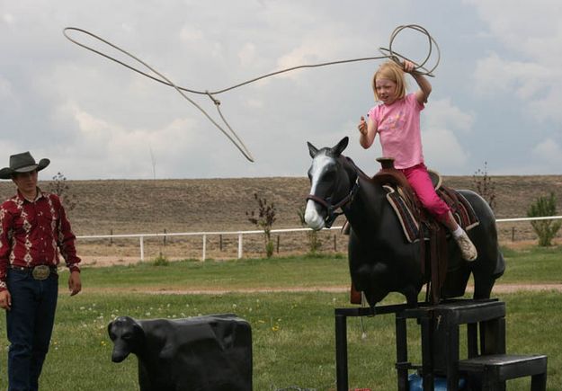 Throwing practice. Photo by Dawn Ballou, Pinedale Online.