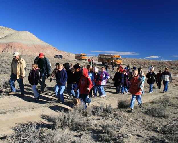 Hiking in. Photo by Dawn Ballou, Pinedale Online.