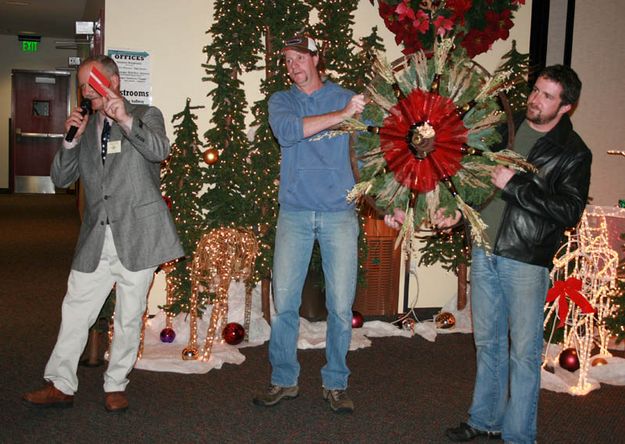 Bottoms Up Wreath. Photo by Dawn Ballou, Pinedale Online.