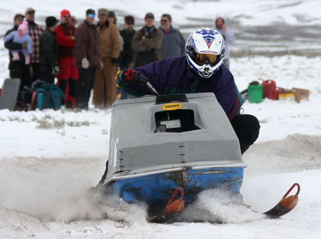 Crowd watches. Photo by Clint Gilchrist, Pinedale Online.