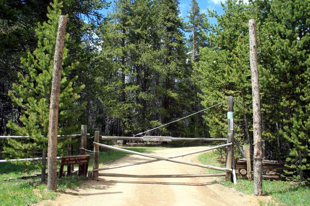 Big Sandy Loge. Photo by Dawn Ballou, Pinedale Online.