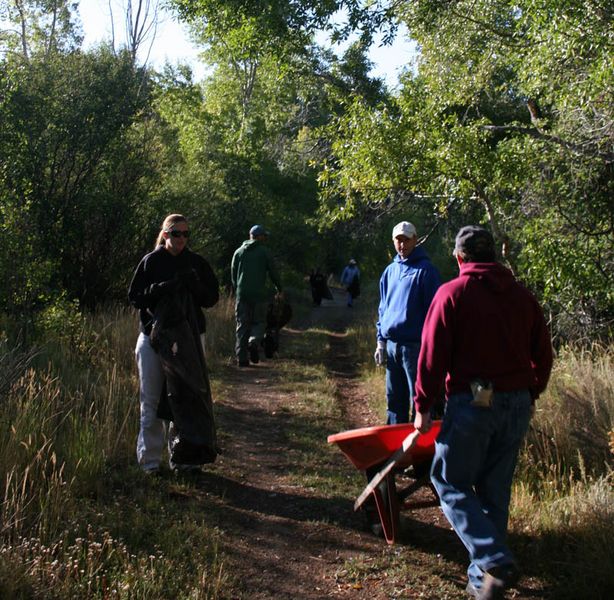 Trail Crews. Photo by Mindi Crabb.