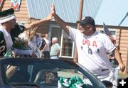 High Five. Photo by Pam McCulloch, Pinedale Online.