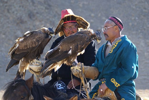 Conversation. Photo by Cat Urbigkit, Pinedale Online.