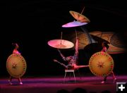 Umbrella Juggling. Photo by Pam McCulloch, Pinedale Online.