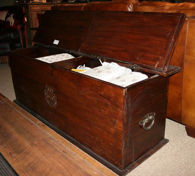 Wood Chest. Photo by Dawn Ballou, Pinedale Online.