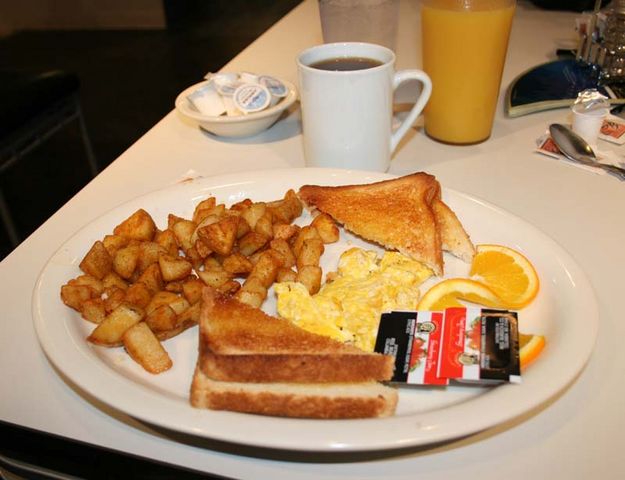 Breakfast at the Moondance. Photo by Dawn Ballou, Pinedale Online.