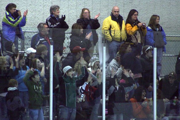 Crowd Goes Wild. Photo by Pam McCulloch, Pinedale Online.