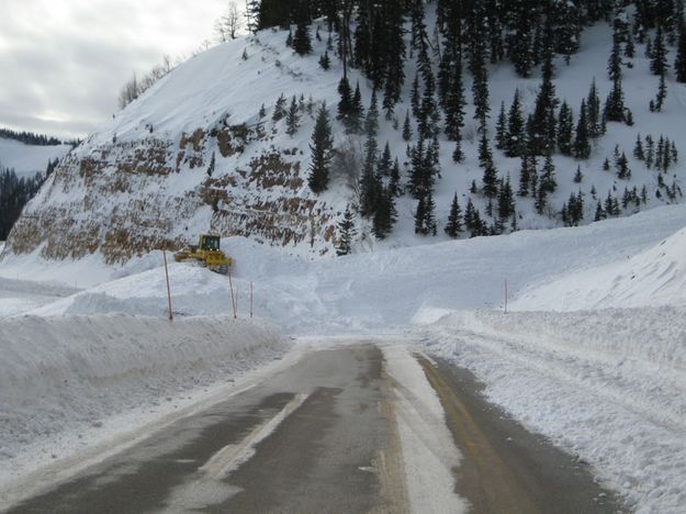 Digging through the snow. Photo by Ed Smith, WYDOT.